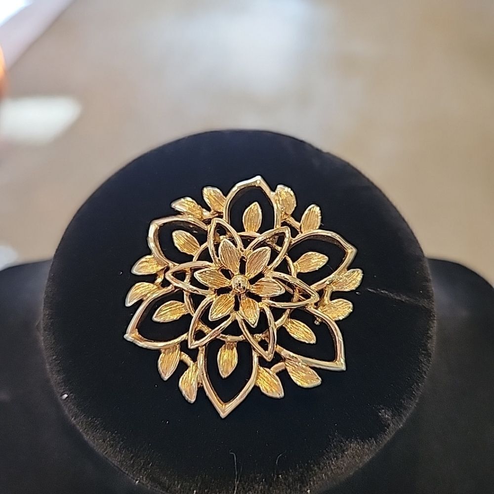 Vintage Gold Tone Sarah Covnetry Signed Flower Brooch Pin, 2", W61 - Picture 2 of 3